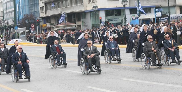 Κόβονται και τα επιδόματα των αναπήρων πολέμου