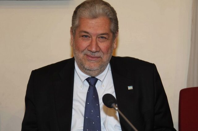 Γονείς κράτησαν “όμηρο” βουλευτή στην Ικαρία