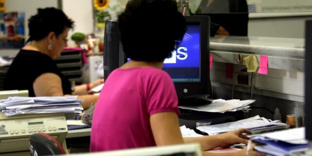 Μείωση μισθών σε βάθος τριετίας