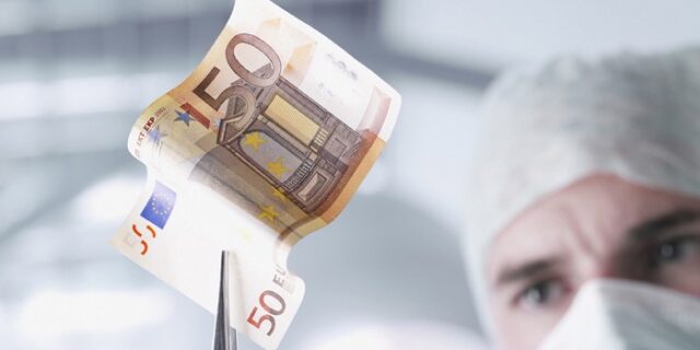 Τρόικα: “Κάντε νόμιμο το φακελάκι”