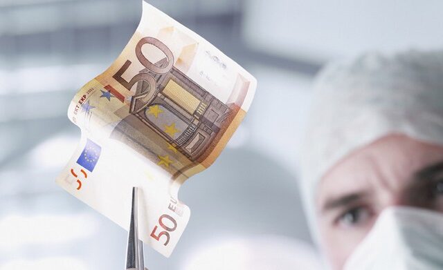 ΣΔΟΕ: Μπλόκο στους λογαριασμούς των γιατρών με τις αναρρωτικές