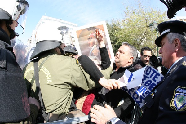 Επεισόδια και προσαγωγές στη Πάτρα. Δεν έγινε ποτέ η παρέλαση στο Ηράκλειο Κρήτης