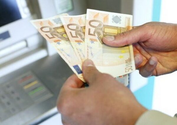 Του δέσμευσαν 20 ευρώ για χρέος στην εφορία