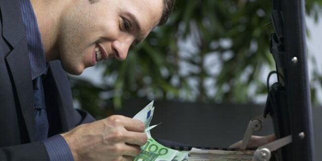 Με πρωτογενές πλεόνασμα το πρώτο δίμηνο του 2012