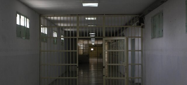 Βρήκαν μαχαίρια και κινητά στις Φυλακές Γρεβενών