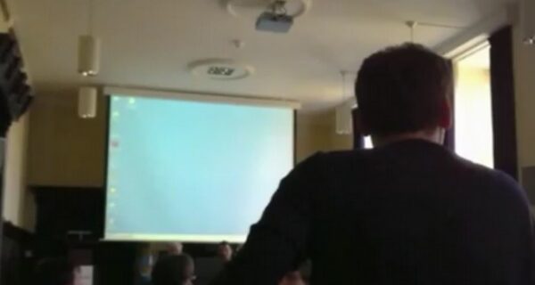 Έλληνες φοιτητές προς Γιαννίτση: “Λέτε ψέμματα και ανακρίβειες”