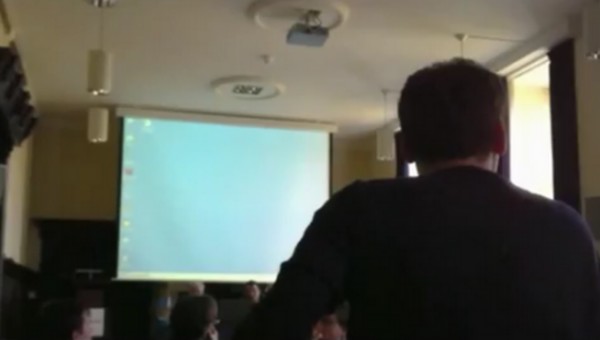 Έλληνες φοιτητές προς Γιαννίτση: “Λέτε ψέμματα και ανακρίβειες”