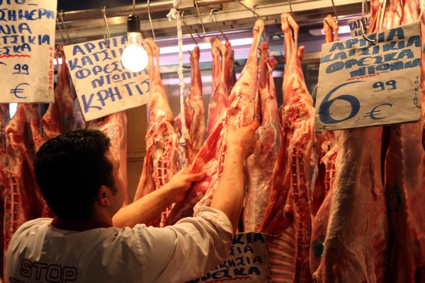 “Καπέλο” 30% στα αμνοερίφια της τελευταίας στιγμής