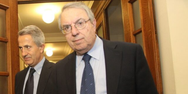 Μπαμπινιώτης: “Δεν είναι αλάθητος ο νόμος για τα ΑΕΙ”