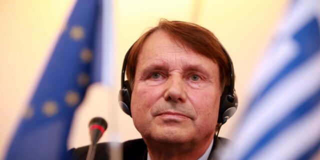 Ράιχενμπαχ: “Κατεβάζει” υπουργούς και ετοιμάζει κυβέρνηση στην Ελλάδα