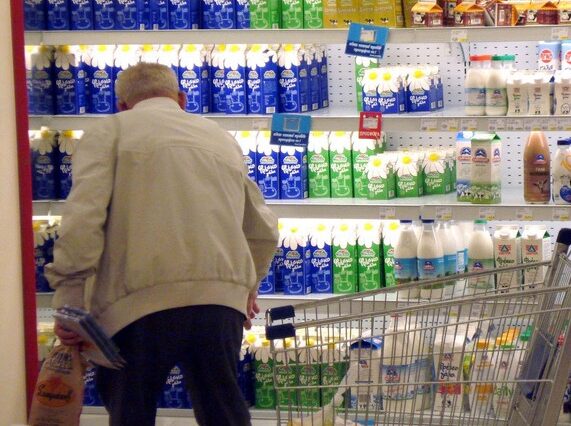 Πώς αδειάζουν τα πορτοφόλια των καταναλωτών πολυεθνικές αλυσίδες σούπερ μάρκετ
