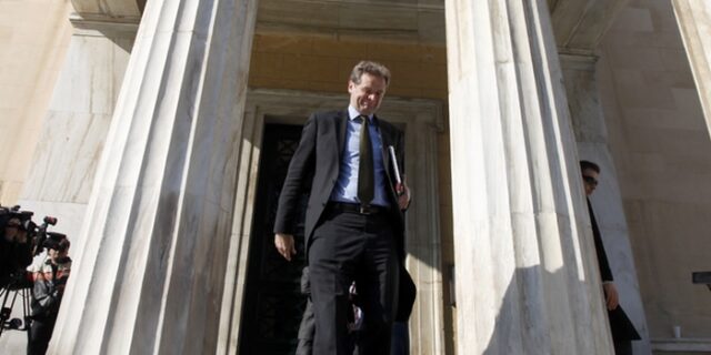 Αυτοκριτική και θέμα απολύσεων στο Δημόσιο από Τόμσεν