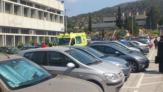 Άγριες συμπλοκές στην Πανεπιστημιούπολη με τραυματίες φοιτητές