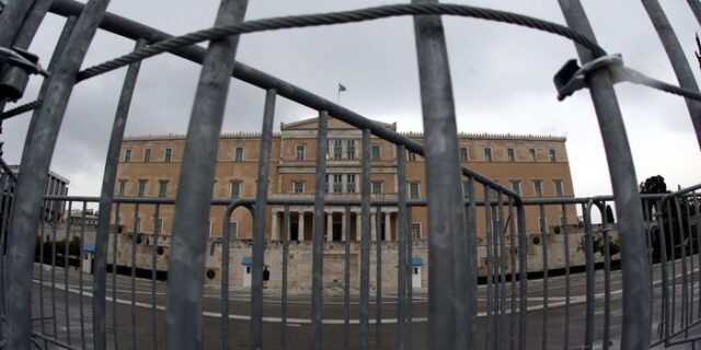 Η σημερινή Ελλάδα αποτελεί περίπτωση φθίνοντος έθνους