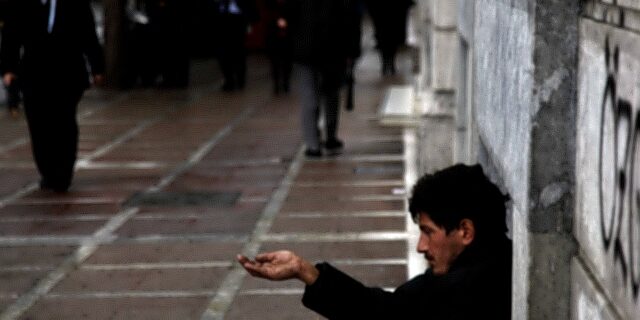 Zeit: Η Αθήνα πέφτει σε μελαγχολία