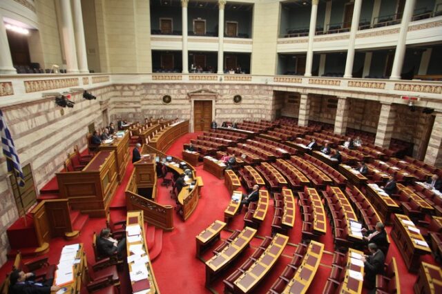 Με 155 “ναι” η ψήφιση για τη χρηματοδότησή των κομμάτων