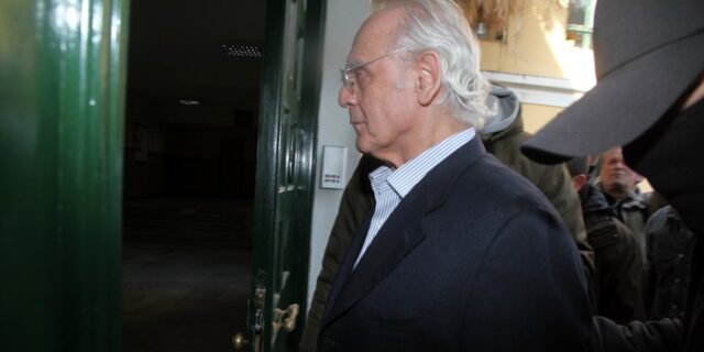 Με θεατρινίστικο τρόπο η σύλληψη Τσοχατζόπουλου