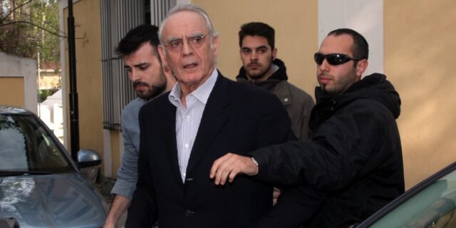 Άκης: “Χτυπήστε εμένα, όχι την οικογένειά μου”
