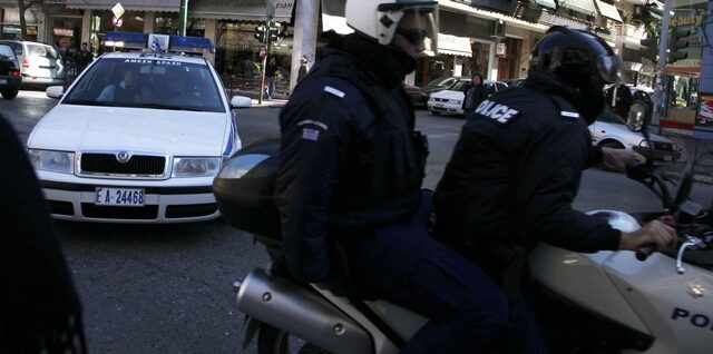 Καταδίωξη ταξί με πυροβολισμούς στον Νέο Κόσμο