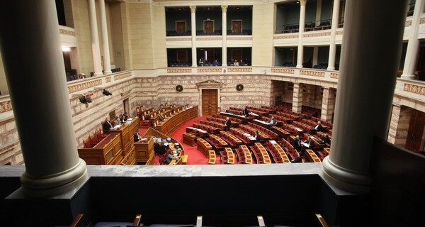 Εκλογική ενίσχυση στα κόμματα παρά τις αντιδράσεις
