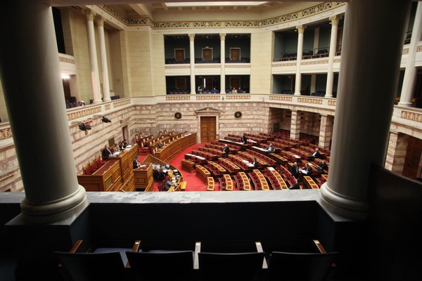 Εκλογική ενίσχυση στα κόμματα παρά τις αντιδράσεις