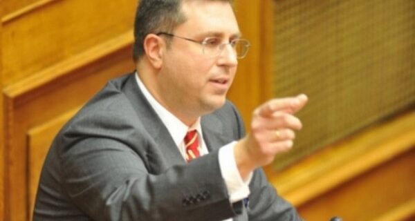 “Ντου” της Χρυσής Αυγής στον Κωνσταντίνο Αϊβαλιώτη