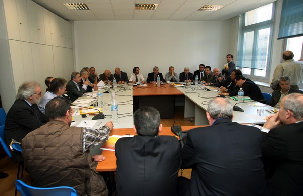 Προς εκλογές χωρίς “ντιμπέιτ”
