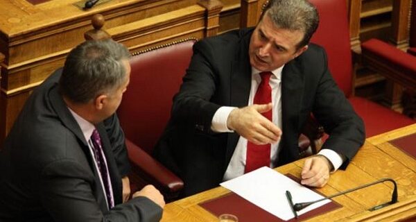Άγριος καυγάς για τα κέντρα μεταναστών