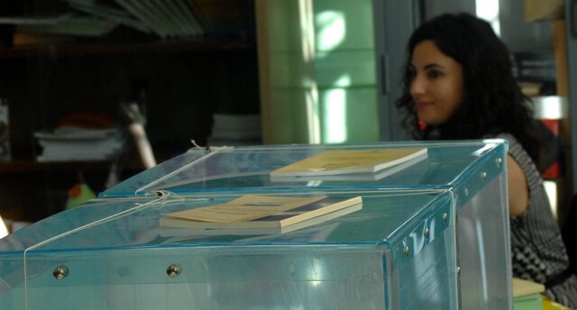 Οι πολίτες στέλνουν τον δικομματισμό στο 33,2%