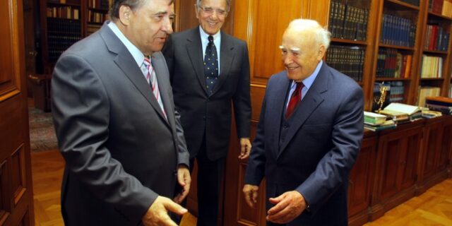 Υπηρεσιακή κυβέρνηση ζήτησε ο Γ.  Καρατζαφέρης
