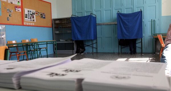 Αυτά είναι τα 18 κόμματα και οι 4 συνασπισμοί που συμμετέχουν στις εκλογές