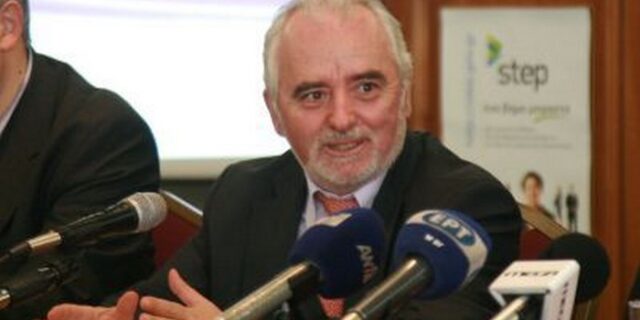 Κουτρουμάνης: “Νέα μείωση στις συντάξεις εάν η ύφεση συνεχιστεί”