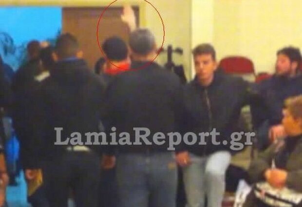 Ναζιστικός χαιρετισμός σε δημοτικό συμβούλιο