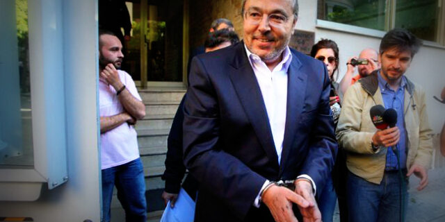 Σύλληψη του Αιμίλιου Λιάτσου μετά από μήνυση της συζύγου του Πάνου Καμμένου