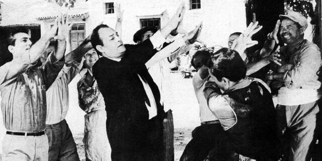 Στις κάλπες χωρίς χάντρες και καθρεφτάκια