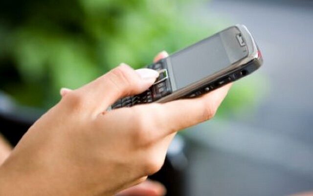 Φρένο στα πολιτικά SMS και τηλέφωνα
