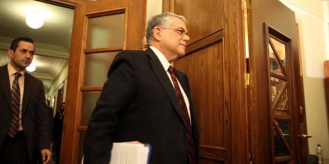 Επτά στους δέκα λένε όχι σε κόμμα Παπαδήμου