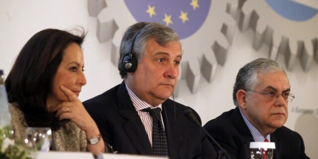 Παπαδήμος: Αν θέλουν ενίσχυση οι τράπεζες, να στηρίξουν την οικονομία