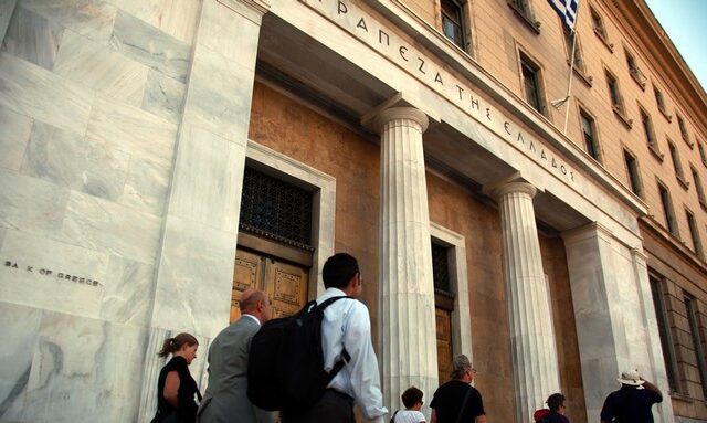 Η επιστροφή των καταθέσεων έριξε τα επιτόκια