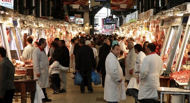 Φθηνότερο λόγω κρίσης το πασχαλινό τραπέζι