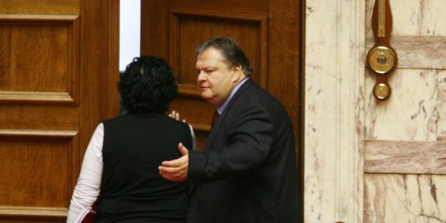 Ειρωνεία Κανέλλη για Βενιζέλο μέσω Facebook