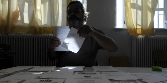 Δημοσκόπηση Public Issue: Μπροστά ο ΣΥΡΙΖΑ, εντός Βουλής ο Τζήμερος