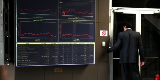 Τα χρέη των κρατών “πνίγουν” την Ευρωζώνη