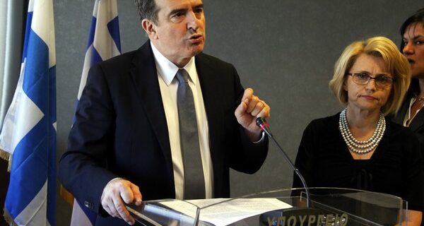 Χρυσοχοΐδης: “Ο Τσίπρας σπρώχνει ψηφοφόρους στη Χρυσή Αυγή”