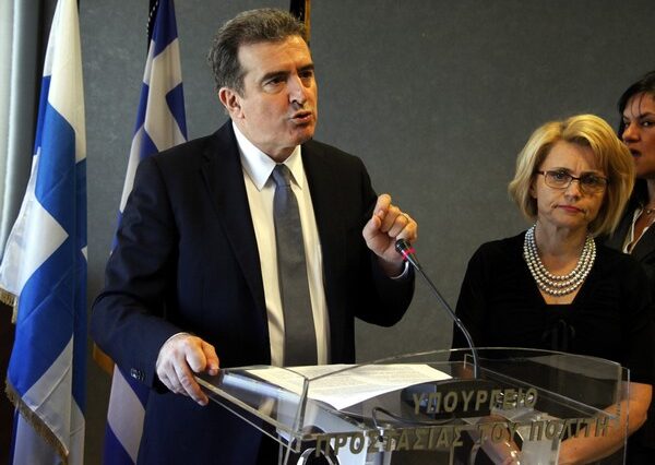 Χρυσοχοΐδης: “Ο Τσίπρας σπρώχνει ψηφοφόρους στη Χρυσή Αυγή”