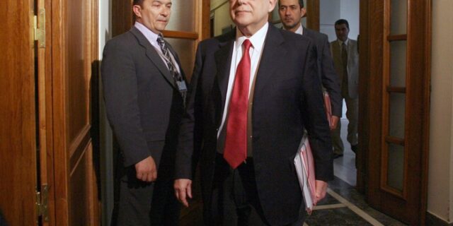 Παπαδήμος: Μας βάζω εφτά με άριστα το δέκα