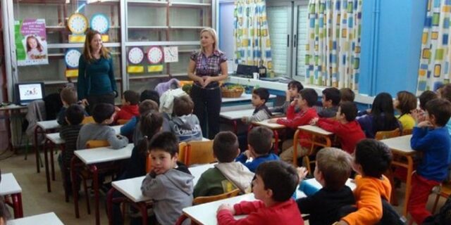 Μπαμπινιώτης: Με μισθούς δημοσίου και οι ιδιωτικοί εκπαιδευτικοί