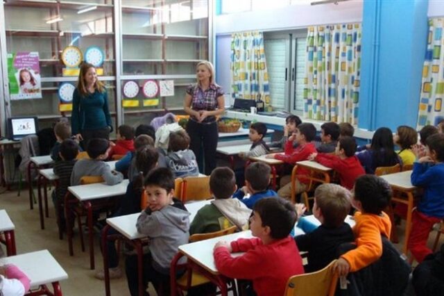 Μπαμπινιώτης: Με μισθούς δημοσίου και οι ιδιωτικοί εκπαιδευτικοί