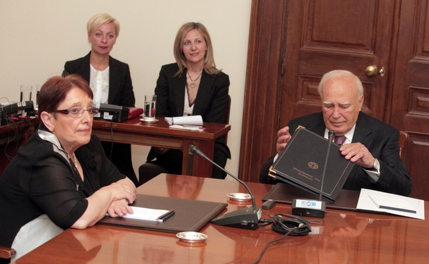 Παπαρήγα: “Θα καταθέσουμε πρόταση νόμου για κατάργηση του μνημονίου”