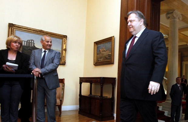 Βενιζέλος: Στηρίζουμε την πρόταση Παπούλια για κυβέρνηση τεχνοκρατών